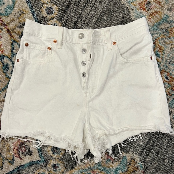 Levi's Pants - Levi’s Size 28 Raw Hem White Ribcage Shorts